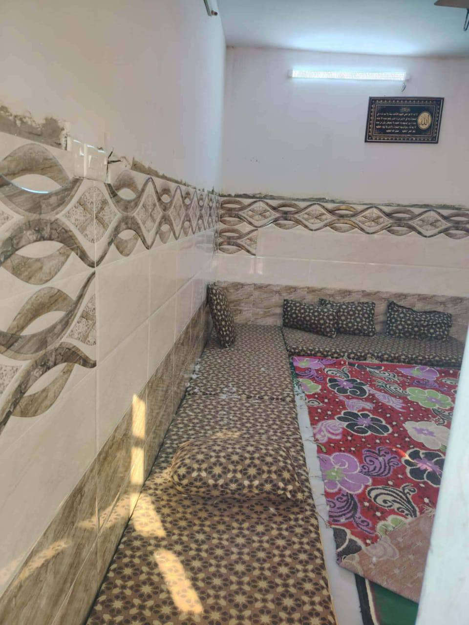 الدار للبيع منطقه القوسيات خربه عسكر المساحه 180 متر الواجهه 10 السعر 75 وبيها  مجالت الاستفسار المعلومات اتصل على الرقم *********** اسيا ***********
