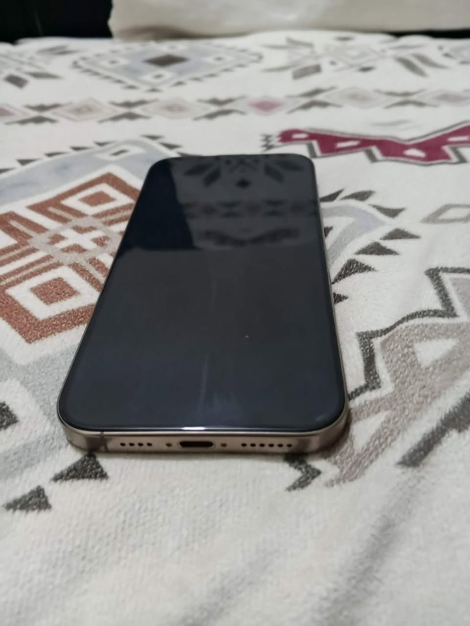 سلام عليكم ايفون 16برو ماكس ماستر بطاريه 99 مكفول من كلشي اي ضرر مابي اخو لجديد السعر مليون ونص وبي مجال 
الرقم ***********
