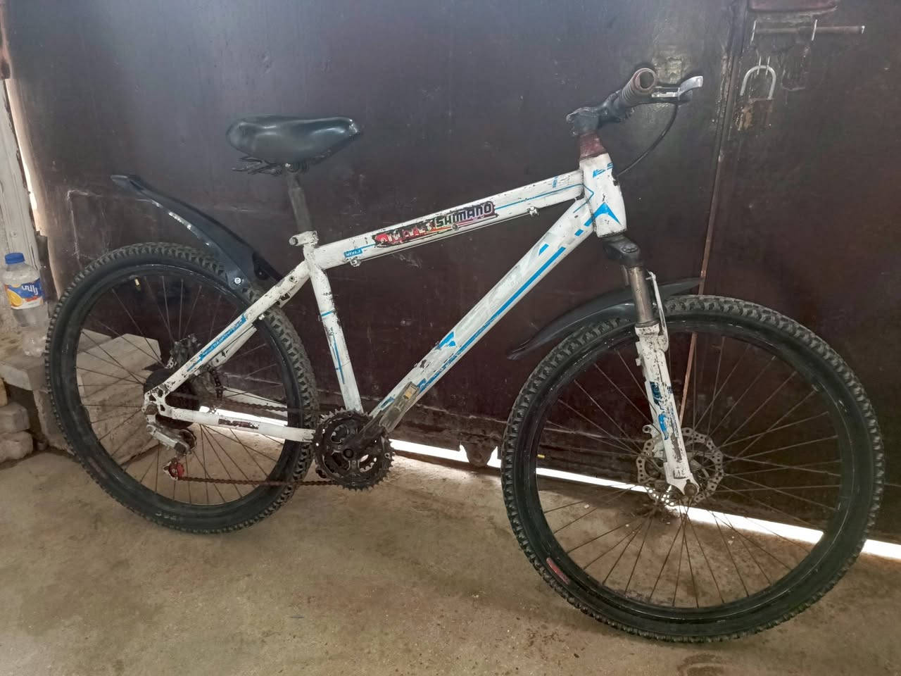 سلام عليكم بايسكل ياباني  لون ابيض جاهز مناقصه شي سعر45 الف مكان الشعله ***********
