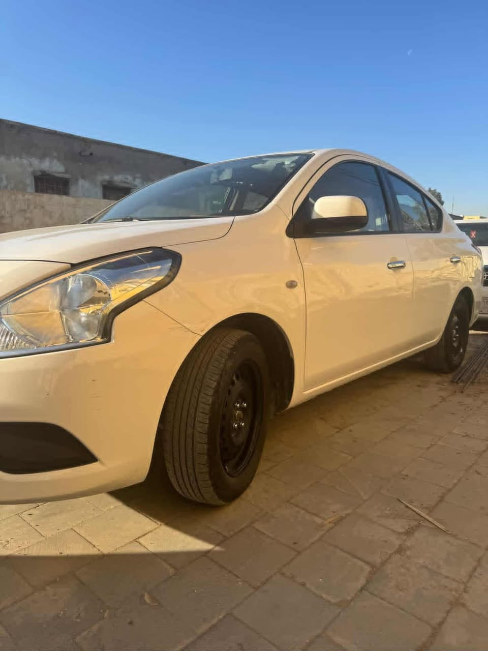 نيسان صني هندي مديل 2024 ام البليته الزركه ماشيه 84 الف السعر 120 وبيه مجال بسيط ***********
