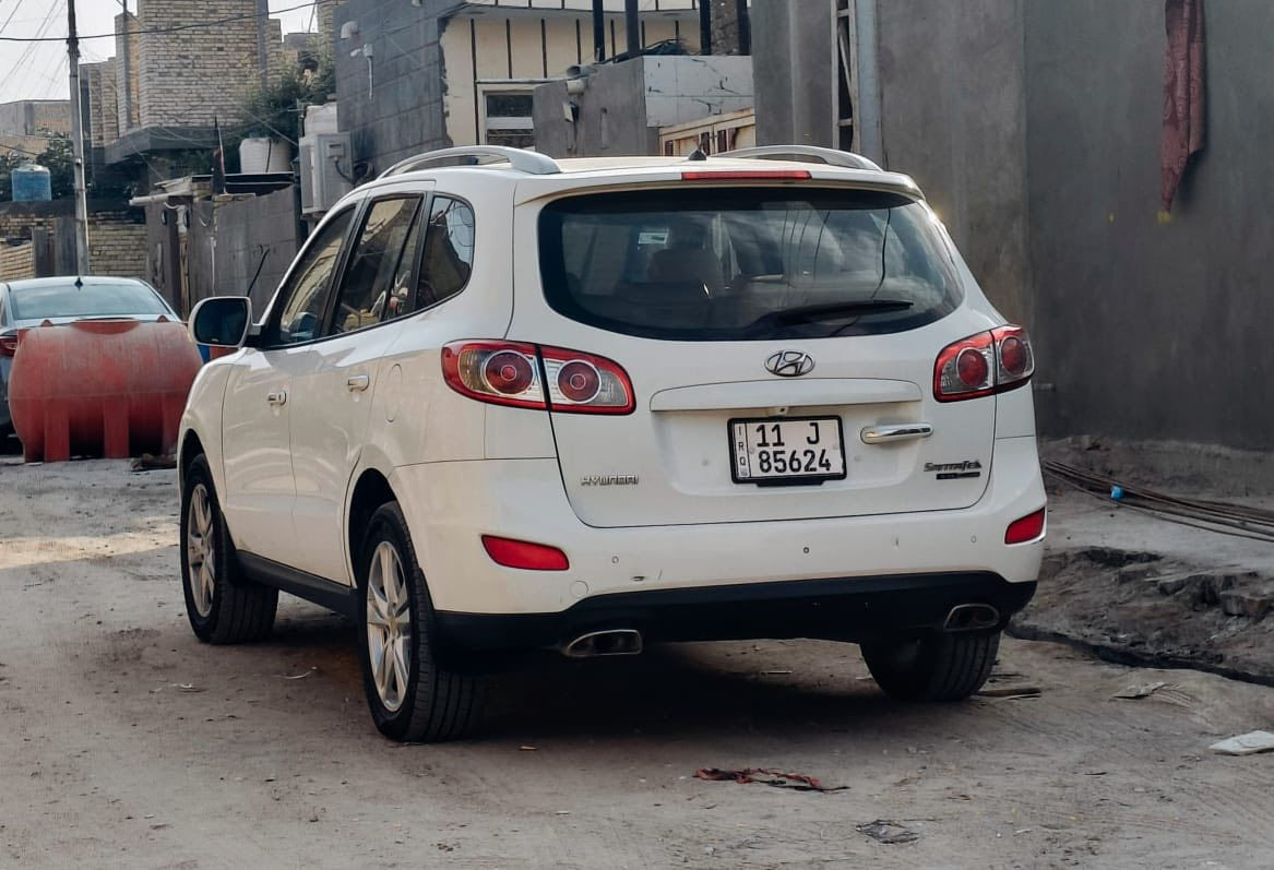 السلام عليكم 

سنتافيا خليجي 2011
مواصفات الشركه العامه 
6 سلندر 
7 راكب 
بيهه صبغ باالجاملغات الاماميه اثر طخات بسيطه بدون دواخل 
سياره كير محرك حداديه تخم تاير سياره جاهزه ما محتاجه اي شي 
مكانهه ناصريه قضاء الرفاعي 

***********
