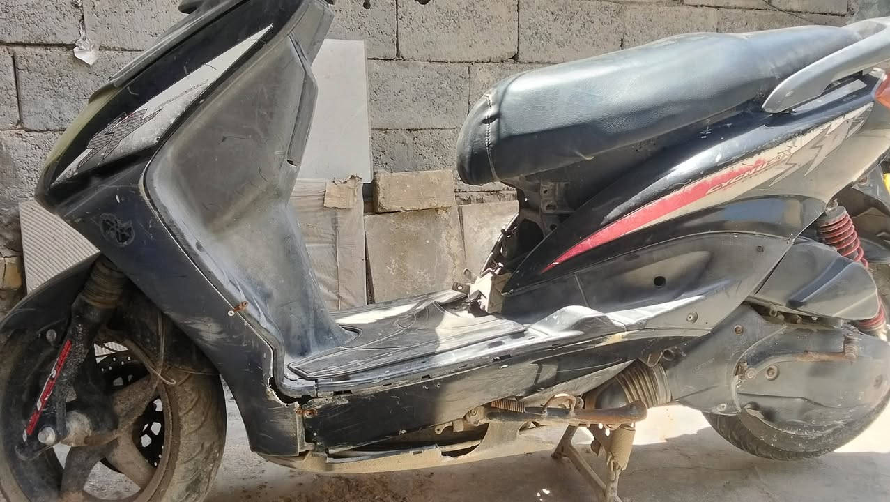 سلام عليكم دراجة سكنس للبيع الدراجة كابريتر جديد مع اطارات جديد الدراجة غير شغالة (كايمة) فقط 
الاتصال *********** واتساب موجود 
موقع بغداد خلف مستشفى الفضيلية العام
السعر (200)
