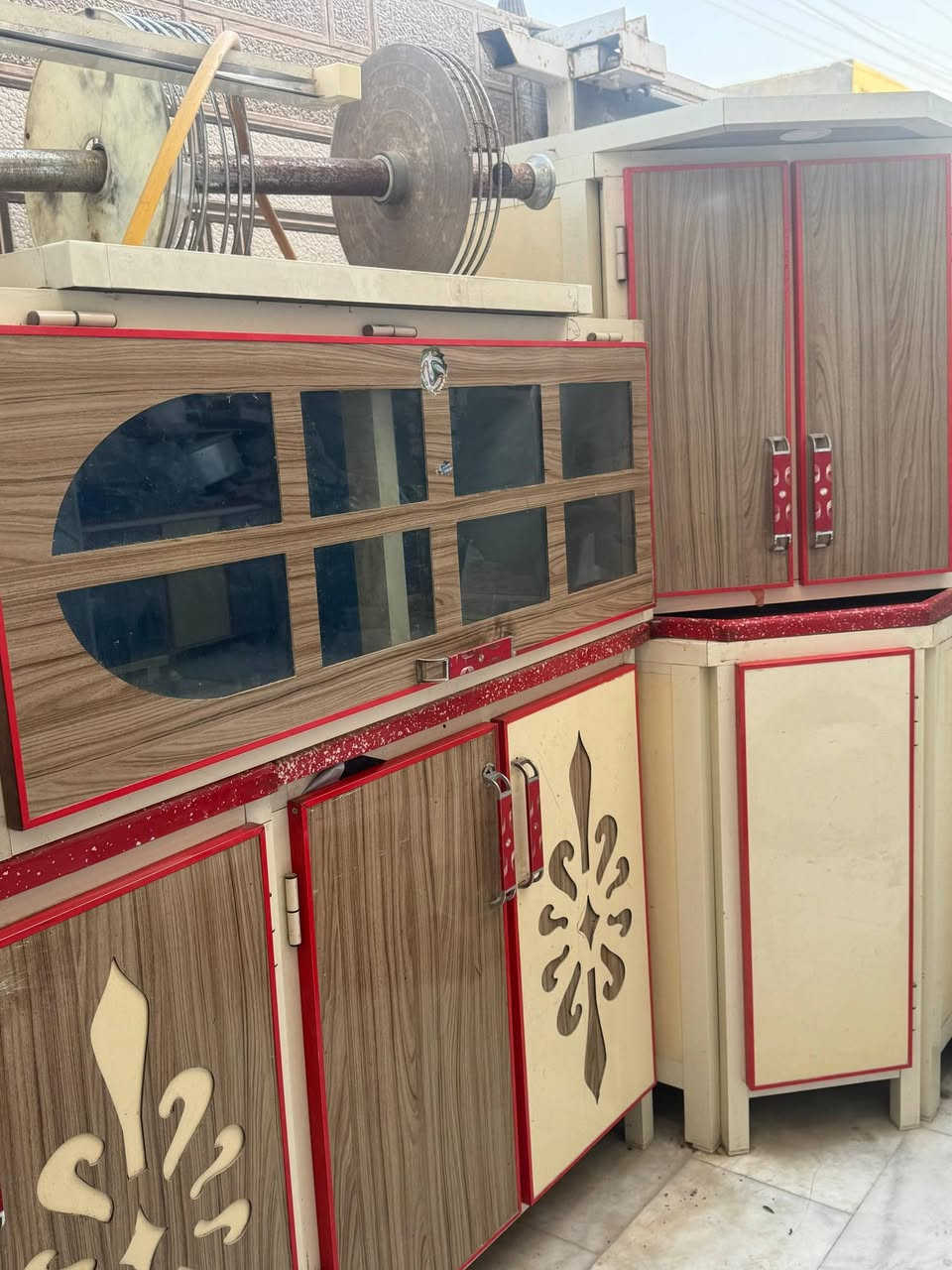 سلام عليكم. للبيع كاونتر نضيف السعر 700 الف للاستفسار الاتصال على ***********
