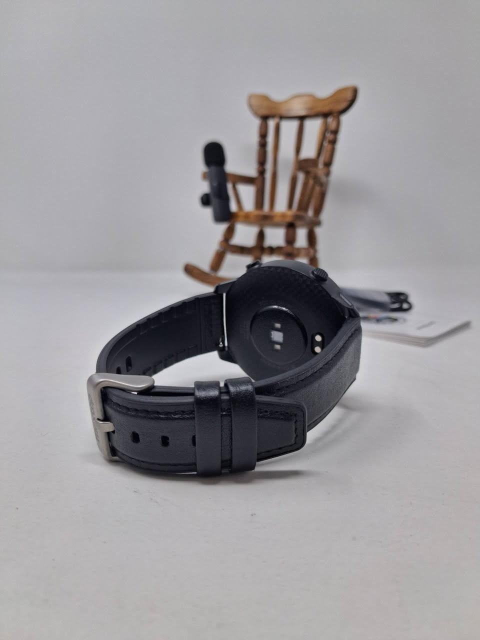 بلاك فيو ساعة ذكية X5 للرجال والنساء، 9 اوضاع رياضية احترافية لتتبع اللياقة البدنية ومراقبة معدل ضربات القلب، ساعة ذكية رياضية مقاومة للماء بتصنيف IP68 لمقاومة المياه والغبار 1.3 انش متوافقة مع iOS واندرويد
مظهر قوي وأنيق تستخدم الساعة الذكية بلاك فيو اكس 5 حافظة رائعة مصنوعة من خليط معدني من الزنك، وتستخدم عملية تركيب كاملة دقيقة للتوصيل بمينا من الزجاج المقسى تي اف تي اتش دي ال سي دي مقاس 1.3 انش، وهو متين وأنيق. سوار من البولي يوريثين الحراري مقاوم للعرق والمطر، مما يجعله أكثر راحة في الارتداء. قم بإضفاء الطابع الشخصي على المينا وتخصيصه، وابحث عن أسلوبك الخاص، واجعل ساعاتك الذكية أكثر تفردًا.
ساعة ذكية رياضية متعددة الوظائف تأتي ساعة اكس 5 مع 9 أوضاع رياضية احترافية، والتي يمكنها تسجيل أنشطتك اليومية بدقة وتساعدك على فهم حالة التمرين بشكل أفضل. يمكن أن يساعد جهاز تتبع اللياقة البدنية X5 على تحقيق أهداف اللياقة البدنية الخاصة بك من خلال تتبع الخطوات والأميال والسعرات الحرارية أثناء التمرين. يمكنك أيضًا استخدام وظيفة تحديد المواقع GPS بعد توصيل تطبيق 'H'. تعد ساعات اللياقة البدنية العصرية الراقية واحدة من الهدايا المفاجئة لنفسك ولأحبائك وعائلتك وأصدقائك.
 الكشف عن معدل ضربات القلب ومراقبة النوم يمكن لساعة مراقبة معدل ضربات القلب بلاك فيو أن تقوم تلقائيًا بمراقبة معدل ضربات القلب والنوم على مدار 24 ساعة، مع تذكيرات معدل ضربات القلب غير الطبيعية وتذكيرات الجلوس، بالإضافة إلى تحليل النوم الشامل والتحذيرات عند حدوث تغييرات غير طبيعية. تهتم ساعة تتبع اللياقة البدنية X5 عالية الأداء دائمًا بصحتك البدنية، مما يسمح لك بمعرفة جسمك بشكل أفضل!
حماية ضد الماء وتوافق قوي تتميز ساعة X5 بتصميم مقاوم للماء بتصنيف IP68 لمقاومة المياه والغبار، مما يسمح لك بارتداء ساعة اندرويد الخاصة بك دون أي قلق في أي بيئة (المطر أو التعرق أو الاستحمام أو السباحة). تدعم الساعة الذكية بلاك فيو لهواتف Android iOS 8 لغات، كما أنها تهتز لإعلامك عند تلقي مكالمة أو رسالة، حتى تتمكن من تلقي الرسائل المهمة بسرعة وسهولة. يمكنك أيضًا استخدام الساعة لمعرفة الطقس أو التحكم في كاميرا الهاتف، دع X5 يكون مساعد حياتك


**إذا كنت صاحب هذا الإعلان وتريد حذفه لأي سبب، رجاءا أرسل رسالة إلى الدعم الفني**