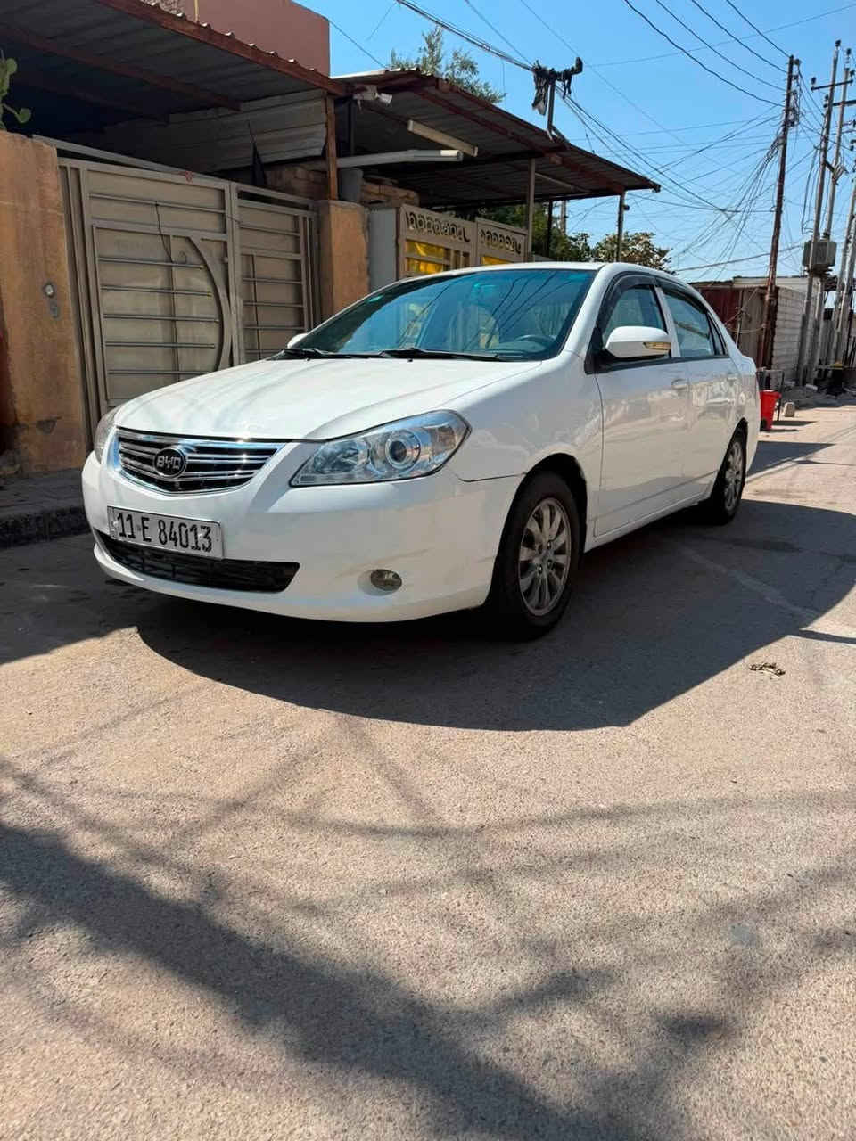 السلام عليكم BYD.  G3 2013  
مكفوله كفاله عامه من ضربه وصبغ وتبديل سياره حلوه وجديده وجاهزه على اخر حبايه كير ومحرك جدد شرط ممفتوحات صدر تخم تاير تبريد كله جديد منضومة زنون شاشه كامره حساسات سياره فول مواصفات كير اوتماتيك مكفول من كلشي سياره رقم بغداد انكليزي الجديد هزه جديده بسمي سنويه 2030 سياره جاهزه وميحتاجلها اي شي مكاني بغداد سعرها 54 وبيها مجال حق الجيه 
رقمي *********** 
سياره تسو فلوسها الله شاهد
