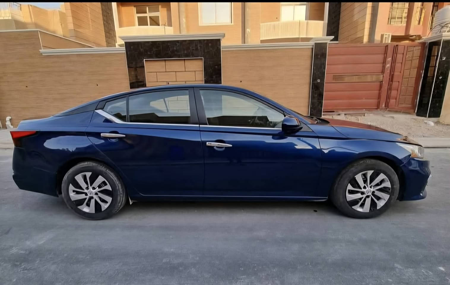 السلام وعليكم
للبيع او مراوس
نيسان التيما محرك 2500 تنفس طبيعي تعمل على بانزين عادي تو ويل المرغوب
بدون صبغ مكفولة من الاعطال
رقم بغداد مميز الون مميز متغير ينطي اربع الوان سيارة بوضع الوكالة جديدة ما مفتوح بيهة برغي حتى الحجر اصلي كذالك تخم تاير جديد عالي 
المواصفات
 رادار امامي و كامرة دوارة شاشة دشبول و كيجات كبار تحكم ستيرن و كروز سرعة كشن كهرباء تشغيل عن بعد بصمة ابواب و صندوق السيارة مسويلهة سيرفس كامل حتى كلوب سيرفس ما مشتغل بيهة
السعر 155
مكاني ديالى
***********
