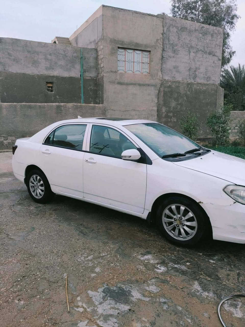 سلام عليكم للبيع بي واي دي موديل 13 رقم واسط كير يبوش سنويه نافذه من 2017 سعر 45 وبيهه مجال مكاني واسط دبوني شراي يتصل ***********
