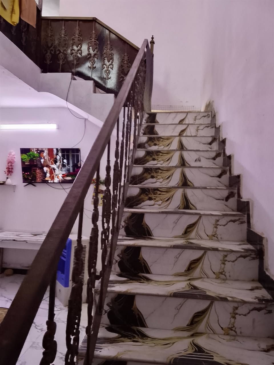 سلام عليكم بيت البيع او مروس حسب قناعا هور رجب خدماد كامله   شارع ابو دخيل اول شارع غرفتين نوم غرفه الفوك كبيره معا صحيات الفتفسار *********** سعر 95 بي مجال شويه
