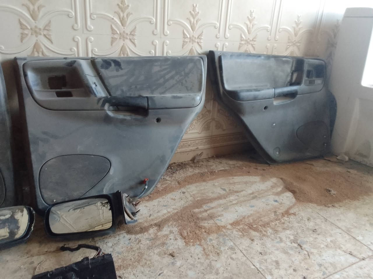 تخم بطايين مع كنترول و زوج مرايات للبيع
***********
