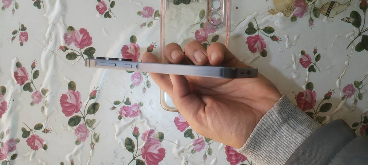 السلام عليكم شباب موبايل سامسونك اي٥٥ مكفول علشرط بدون ملحقات ذاكرة ٢٥٦ سعرة   250 للشي***********
