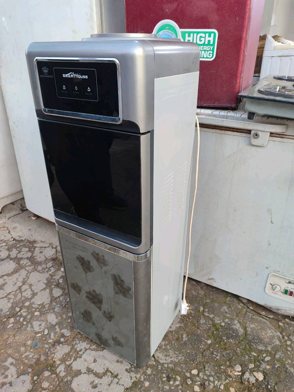 طباخ خمس عيون بلازمه النوعيه بوش شرط شغال ونظيف براد ماء النوعيه رويال الرحماني شرط الشغل والنظافه وضع شركه ثنينهم ما مصلحين  ***********//***********