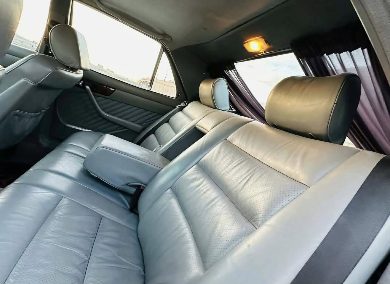 جامبو رئاسي حجم 300SE
باب قصيره لون نيلي موديل 1987 
3-دبل مروحه  اريل كهرباء
سلايت طكتين  شغال كير قفل
لايت هله بلادي وكاله شمسي
كشنات فول كهرباء جلد رصاصي  
دبل فيت بم 
جام بوب 4 كهرباء
ماسحات لايت
تيبلام خلفي للقرائه
 محرك 3000 فيشتين  كير كفاله 
 تخم تايرات جدد ١٠٠% 
حدادية جديدة نفض صج الماني 
كهربائيات كله شغال
مسجل اصلي 
رقم بغداد (11) دولي سنويه جديده+هزه جديده
تبريد شغال  
ارضيه مخمل بلاد سويجات عدد ٢ 
 كل كهربائياتها شغاله 
تعمير جديد درجة أولى و على اخر حبايه ومكلفتني كلش هواي 
عنوان ديوانيه السعر 95 وبيه مجال ***********
