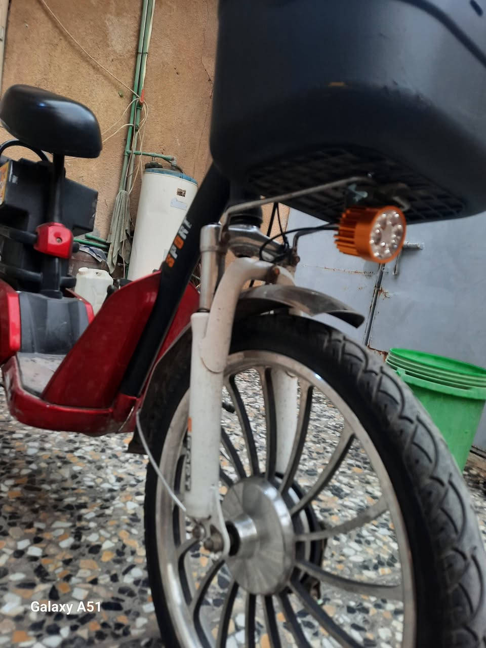 باسكل شحن للبيع او مراوس بدراجة ماكس او منغولي 4 بطاريات شغاله ***********
