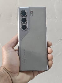 تكنو كامون 40 برو 5 جي  كامل ملحقاتة  البطاريه 100 الذاكره 256 الجهاز ...