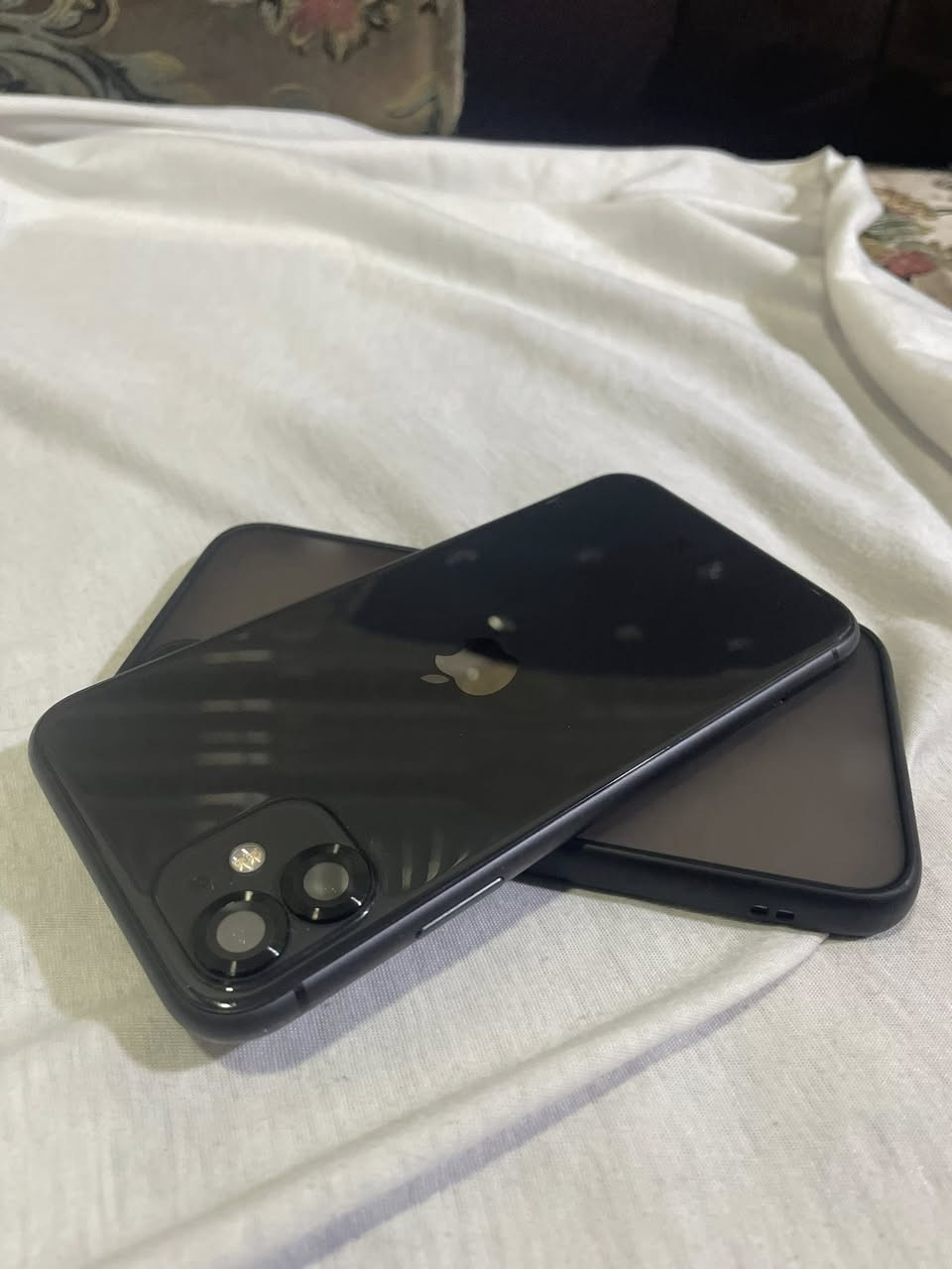 ايفون 11 عادي لون اسود
ذاكرة 64 
بطارية 71 تك سيم 
جهاز مايعبر هوا مامفتوح شرط
سعر 215 مجال قليل
*********** موصل قادسية
