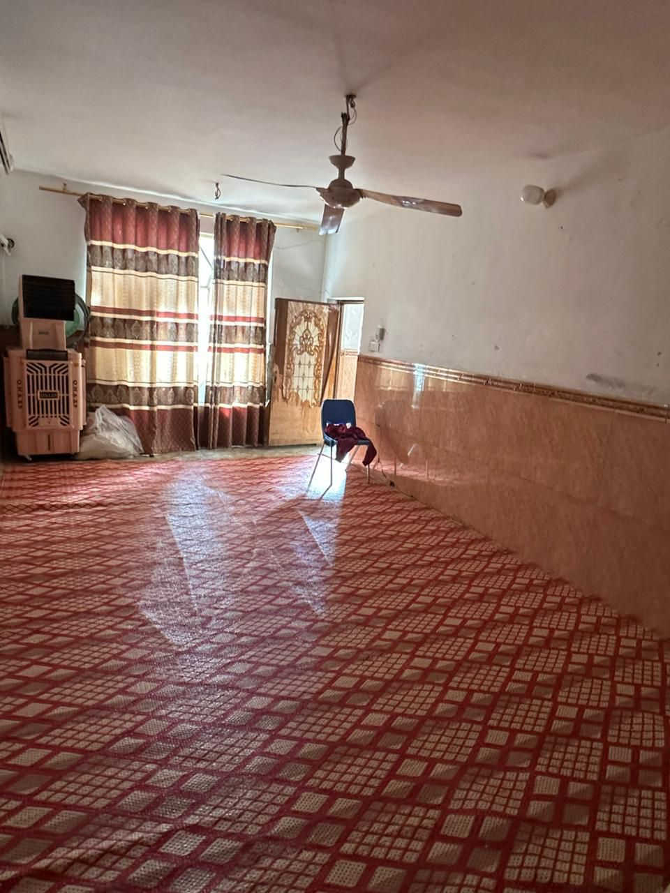 بيت 200م لبيع حي قادسيه شارع عشرين اربع غرفة استقبال صاله مطبخ وصحيات طابيق ثاني غرفتين وصالة للاستفسار ***********
