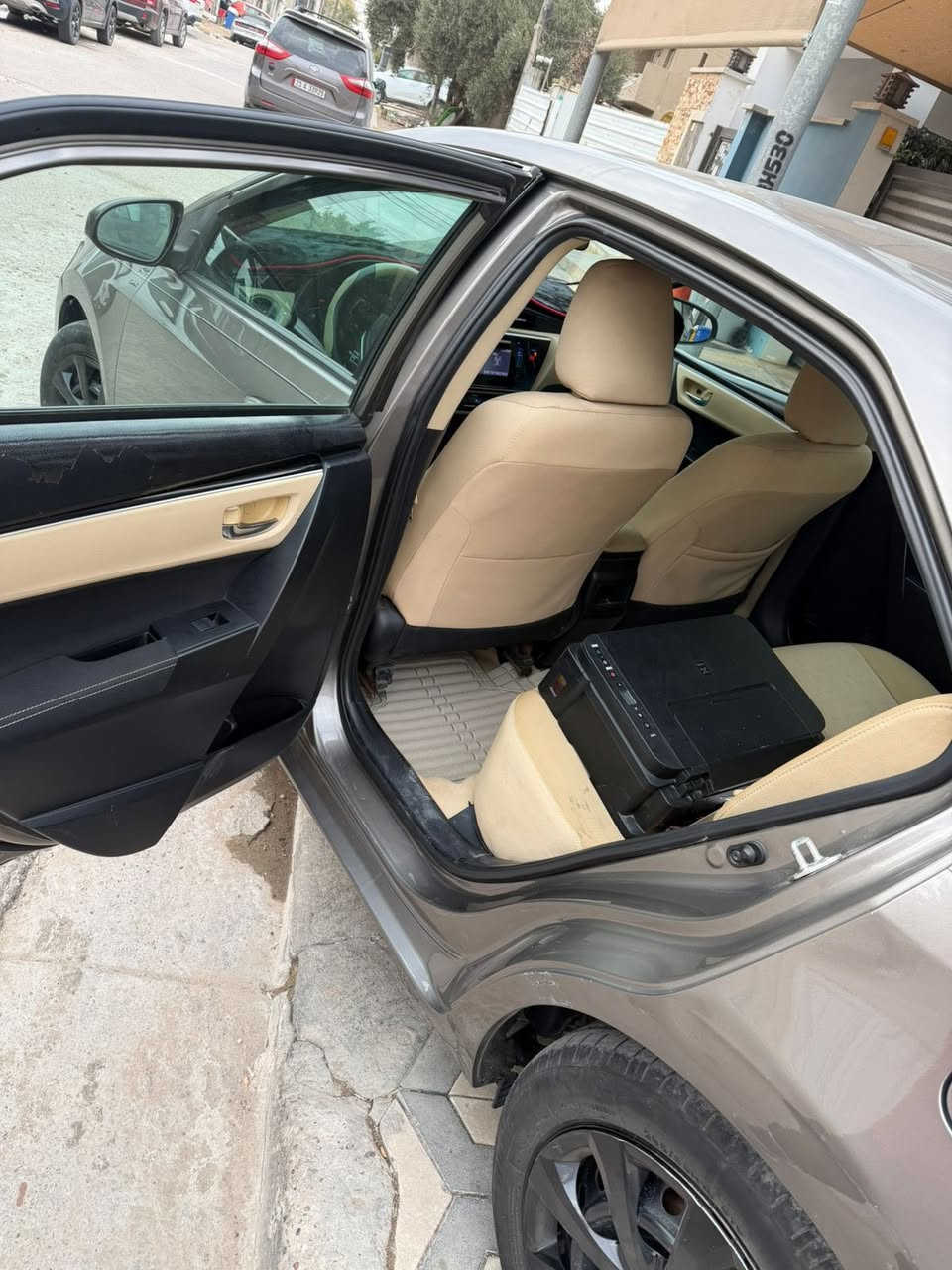 السلام عليكم كورلا مديل 18 ماشيه 109 جديده استخدام شخصي مكاني بغداد العامريه  السعر 140 وبيهه مجال بسيط 
***********
