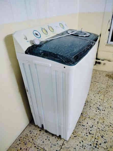 السلام عليكم عندي هاي الغساله للبيع شرط ضمان اسبوع 17 كيلو سعر 125 عنوان كراج شمال هاي رقم الواتساب ***********
