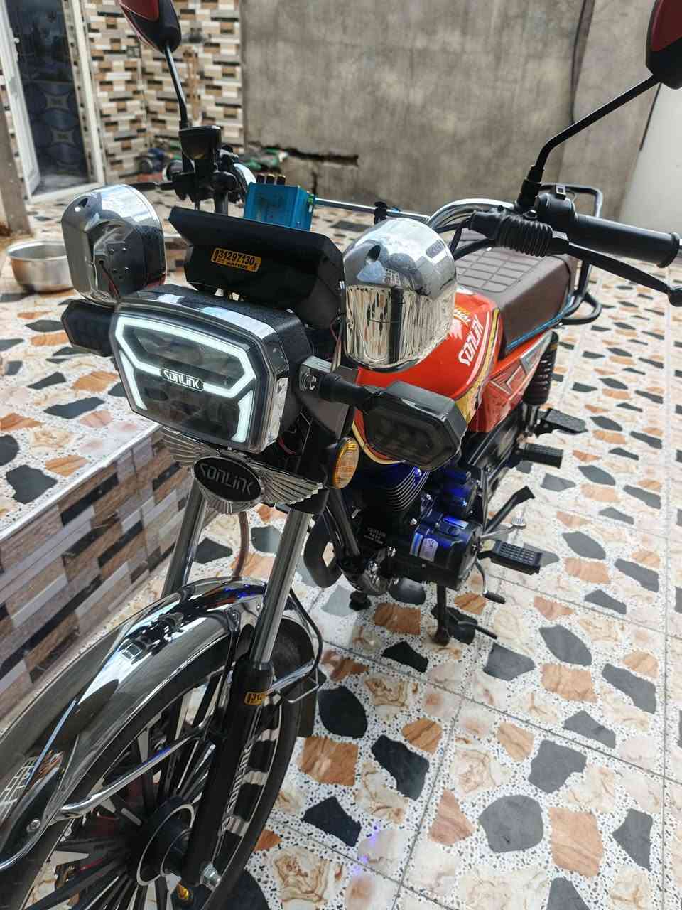 سلام عليكم دراجه سولنك موديل 2025 جديده محرك 200cc جاهزة من كلشي شغل واطلع لون مميز كله شغاله كهربائيات محرك كفاله من كلشي اذا ممدوده عليه سبانه تاخذه بلاش شرط  شلعه معدل فوول نعومه اوراق منفيس عدد 2؟ تشغيل عن بعد بصمه عدد 2 ريمون وسكان؟؟  العنوان رمادي تأميم قادسيه الثانيه؟؟  السعر 950 وبيه مجال بسيط حك جيه *********** واتساب + اتصال او خاص شكرا جزيلا
