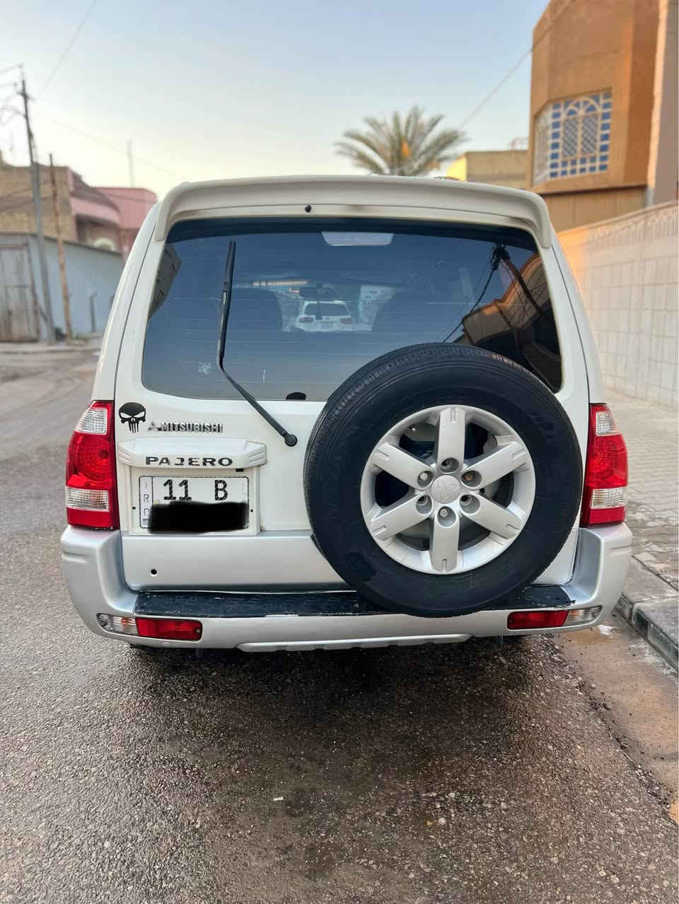 السلام عليكم 
باجيرو ٢٠٠٧ رقم بغداد أنكليزي 
السياره جاهزه كير ومكينه وحدانيه وتبريد وتخم تاير 
مكفوله من أي ضربه أو تبديل أو صبغ بيها فقط بكصه البنيه 
السعر ٩٣ وبيها مجال المكان النجف 
للاتصال *********** النجف, العراق
