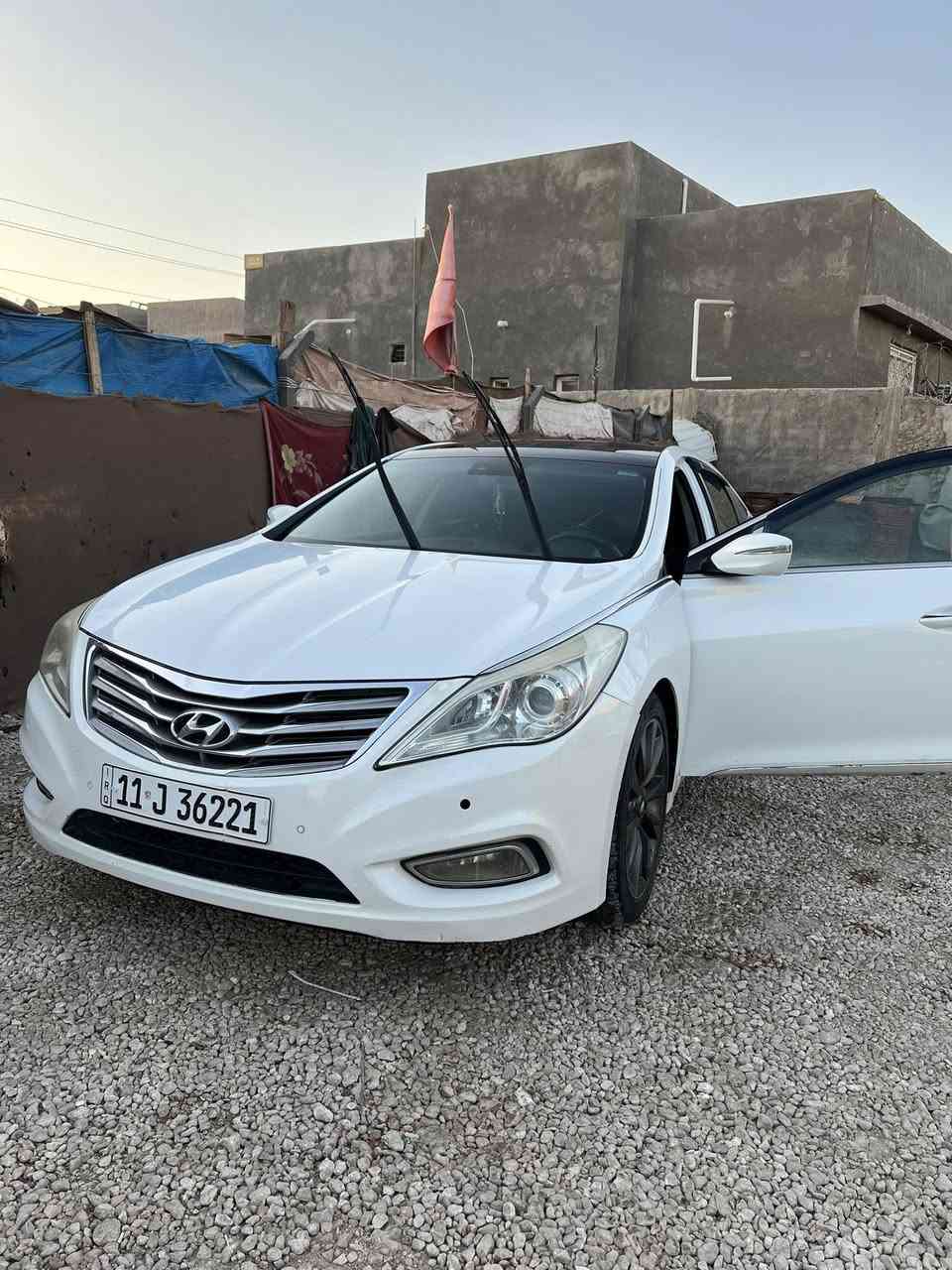 السلام عليكم اخواني
للبيع ازيرا 2012 فول 1/1 شركة الكاصد 
كامره خلفيه وشاشه كبيره مع دمامات انفنتي 

رقم بغداد بأسمي حادث السياره فقط جاملغات خلفيه ضربه خفيفه 
عنوان السياره مركز الحله للاستفسار 
 السياره بيها كتاب تخويل تضليل عام ***********
