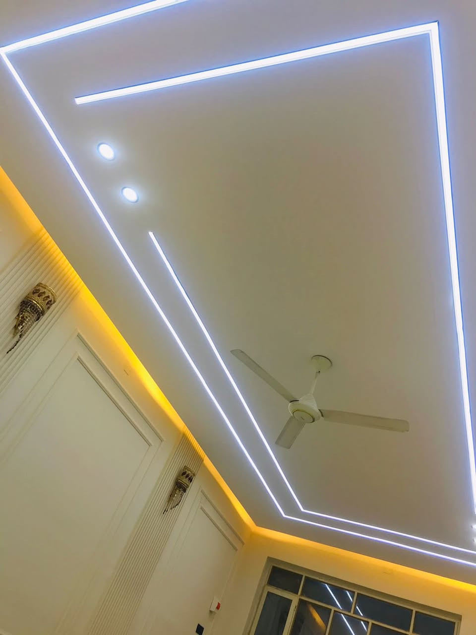 نقدم لكم #✅ اجمل التصاميم الداخلية 😍
باقي التصاميم  في الصفحه والمساحات الصغيرة اسعارهن قطعي 🚫
للاستفسار اتصل او خاص او واتساب 📞

موقعنا في بغداد 
***********@
