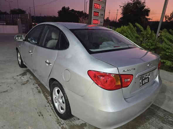 2007
ئافانتي 
مةكينة 16دةكذن بةرز 
شاشة كاميرة 
تةبريت ساردووگةرم بةسراوة 
سعري 42مةجاليكي كةم 
شوين كةلار 
***********
