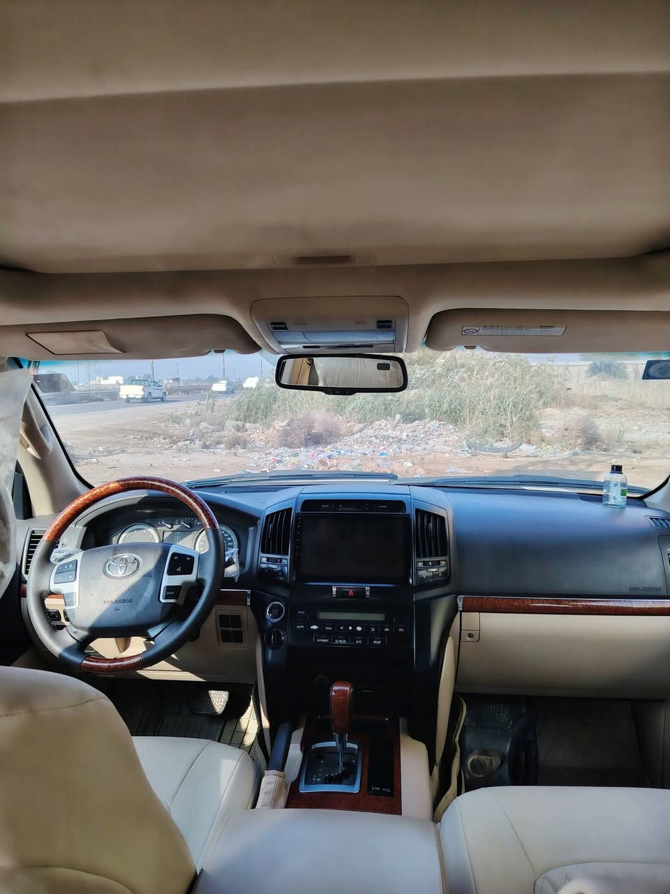 سلام عليكم لاندكروزر 2012 مكفوله من صبغ فقط ٣ تبديل بلاد يعني بدون صبغ ماشيه ٢٠٠ سعر ٢٩٠ وبيه مجال *********** مكان بغداد بسمايه
