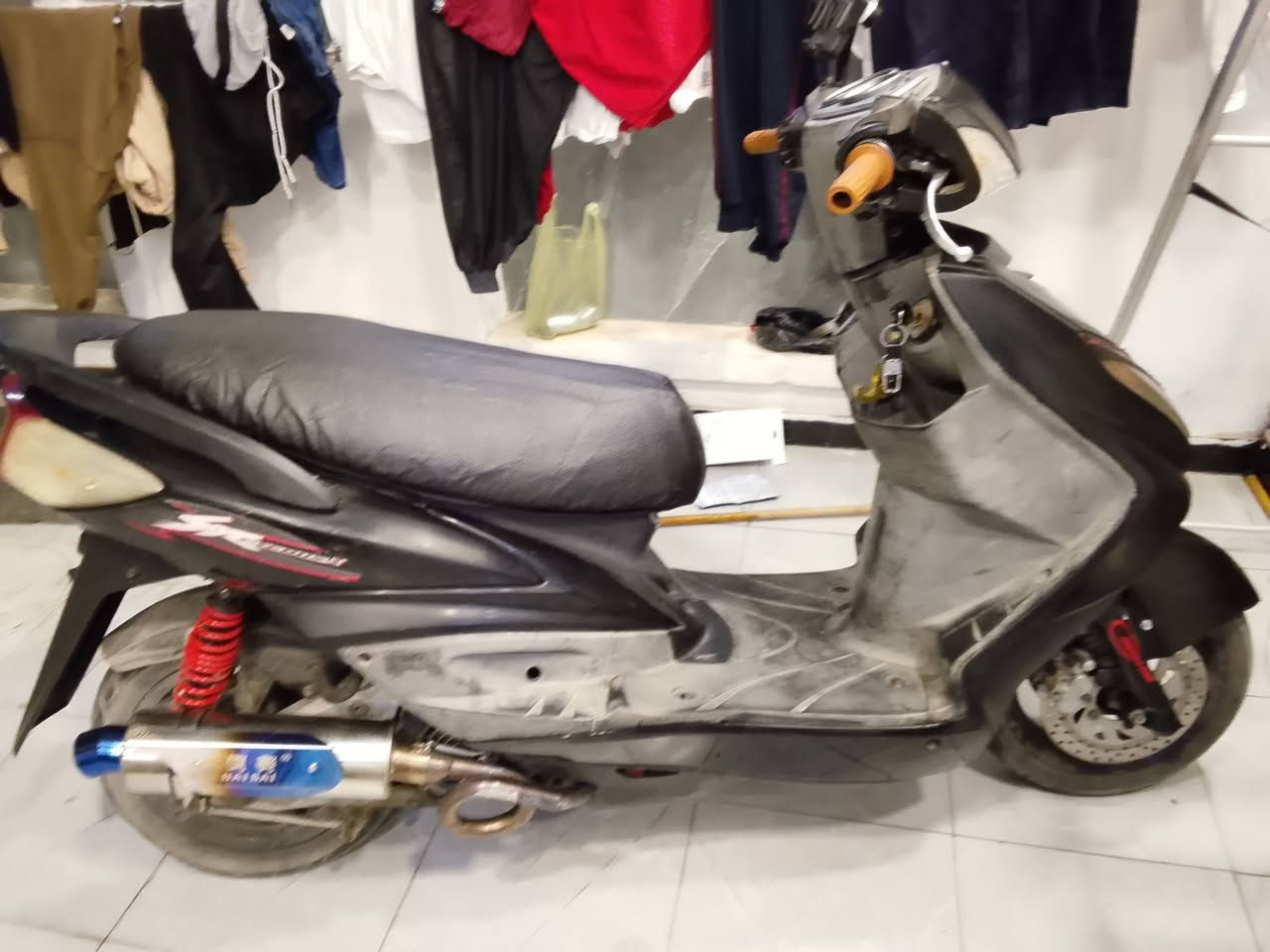 قيملي هاي مراوس او سعر
سكنس مزود بوشه58 
صالنصه رياضي 
كلجات رياضي 
دراجه نصيفه لاخر حبه مانقصها برغي 
شلعه ومعدل140 شرط 
مكان بغداد


**إذا كنت صاحب هذا الإعلان وتريد حذفه لأي سبب، رجاءا أرسل رسالة إلى الدعم الفني**