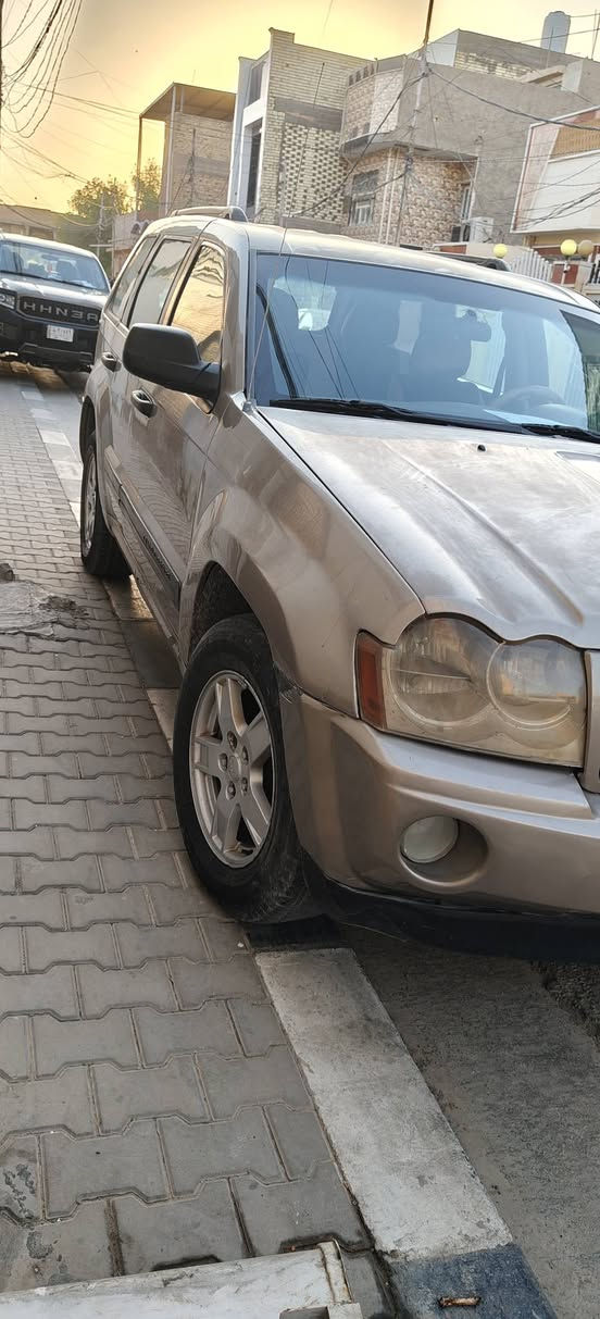 جيب لاريدو موديل 2005 
صبغ عام جماليه محرك يبخر ( تبدل محرك ) 
السياره حلوه حداديه جديده 
السعر 55 ورقه قفل مكاني نجف 
***********
