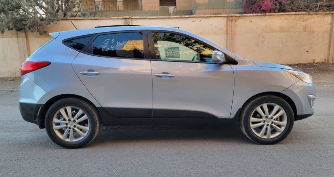 السلام عليكم شباب
توسان موديل 2012
ادوات ادوات ادوات 
كاز كاز كاز اصل كصه جنطه
متومه لوحات وسنويه
شمالي  على رقم شاصي
ترايك البصرة السيارة بالنجف 
السعر 55 وبيه مجال واتساب ***********
