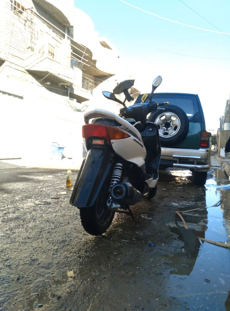 السلام عليكم
سكنس 110 ياباني 

كهربائيات كلها شغاله 
لايت عالي ناصي زنون + نشرة احمر + بنفسجي 
هندر + سلف جديد 
باتري جديد ماركة HIS
ستاند كهربائي + هورن
ام بي ثري 

سعر 400 و بيها مجال حك جيه 
مكاني شعلة - مقابل مستشفى شعلة (مستشفى باقر الحكيم)
رقم ***********
