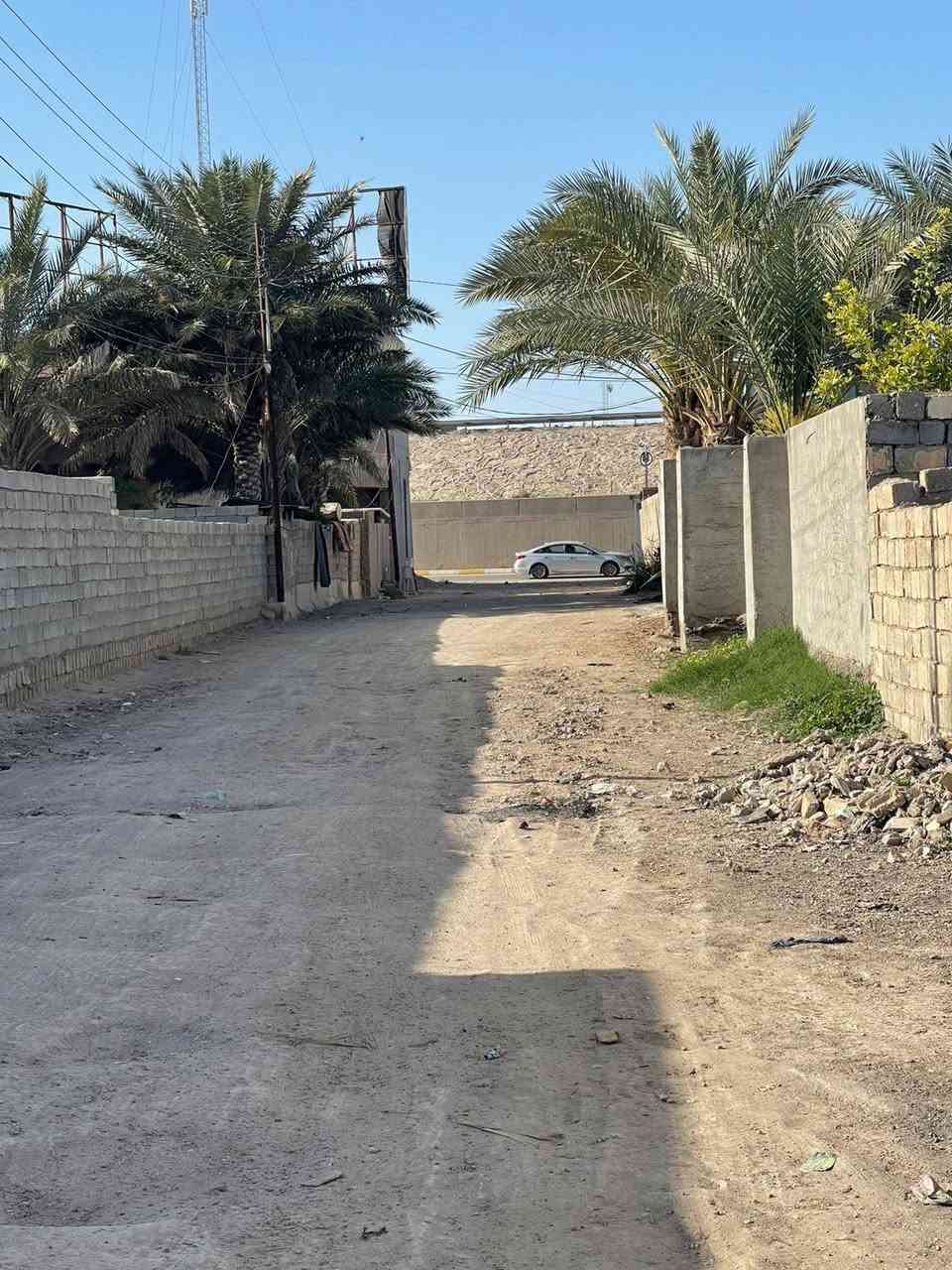 السلام عليكم للبيع بيت فلوجه جبيل قرب الجسر الثالث المساحه ٢١٣ متر طابو صرف ركن شارع ١٠ متر وشارع ٦ متر يبعد عن الخدمي مال الجسر الثالث ٨٠ متر بناء قديم السعر  ٦٥ مليون وبيه مجال للاستفسار الاتصال *********** أثير ***********
