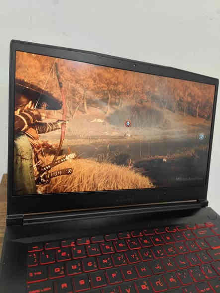 السلام عليكم شباب
لابتوب الكمينك - مصممين - مهندسين من Msi 
اللابتوب بالكارتونه كامل ملحقات شرق اوسط وكالة بدون خلل شغال ١٠٠% 
فقط بزاويه اليسار طخه بسيطه غير مؤثره موضحه بالصور
بمواصفات
شاشه حجم 15.6 انش نوع ips ENHANCELevel الوان 100%SRGB بمعدل تحديث 144HZ فريم
معالج خرافي من انتل
Core i-9850H فئه H للاداء الثقيل بعدد 16Cpu توربو حتى 4.75GHZ
كرت الشاشه المنفصل احترافي من انفيديا نوع
RTX 2060-6GB FULL.WATT 
صافي حجم 6GB بخواص الDLSS و تتبع الضوء 
رامات حجم 16GB قابل للتطوير
هارد 512 قابل للاضافه 
كيبورد احمر ضوئي معرب اصلي
بطاريه ثلث ساعه 
صوت من DOLPY ستيريو محيطي عالي 
نضام تبريد COOLER BOOST 5 بارد جدا تحت الضغط
اكيد قادر على تشغيل كافه الكيمنك الحديث 
وجميع برامج التصميم و الهندسيات 
السعر ٥٩٠ الف فقط و نهائي
بغداد ويوجد توصيل
تواصل***********
