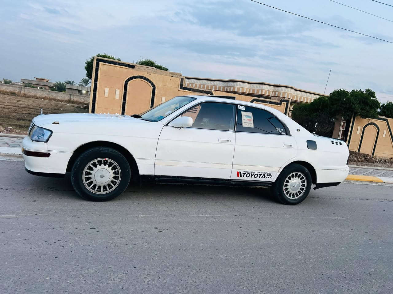 السلام عليكم للبيع بطه  متصل كص ادوات موديل 95 محرك وكير كارتون شرطط صدر امامي جديدي صدر خلفي مونضيف حيل تخم تاير جديد كراسي كهرباء دشبول جديد شاشه مسجل اربع سماعات جدد كهربائيات كلها شغاله لايتات زنون ناصي عالي السياره جاهزه ع اخر حبايه السعر 23  والي مايعجبو السعر يعبر بكلمه طيبه لأن كلشي اكو بلسوك حت ب 12 اكو بس الجديد يختلف والاستفسار أكثر اتصل ***********
