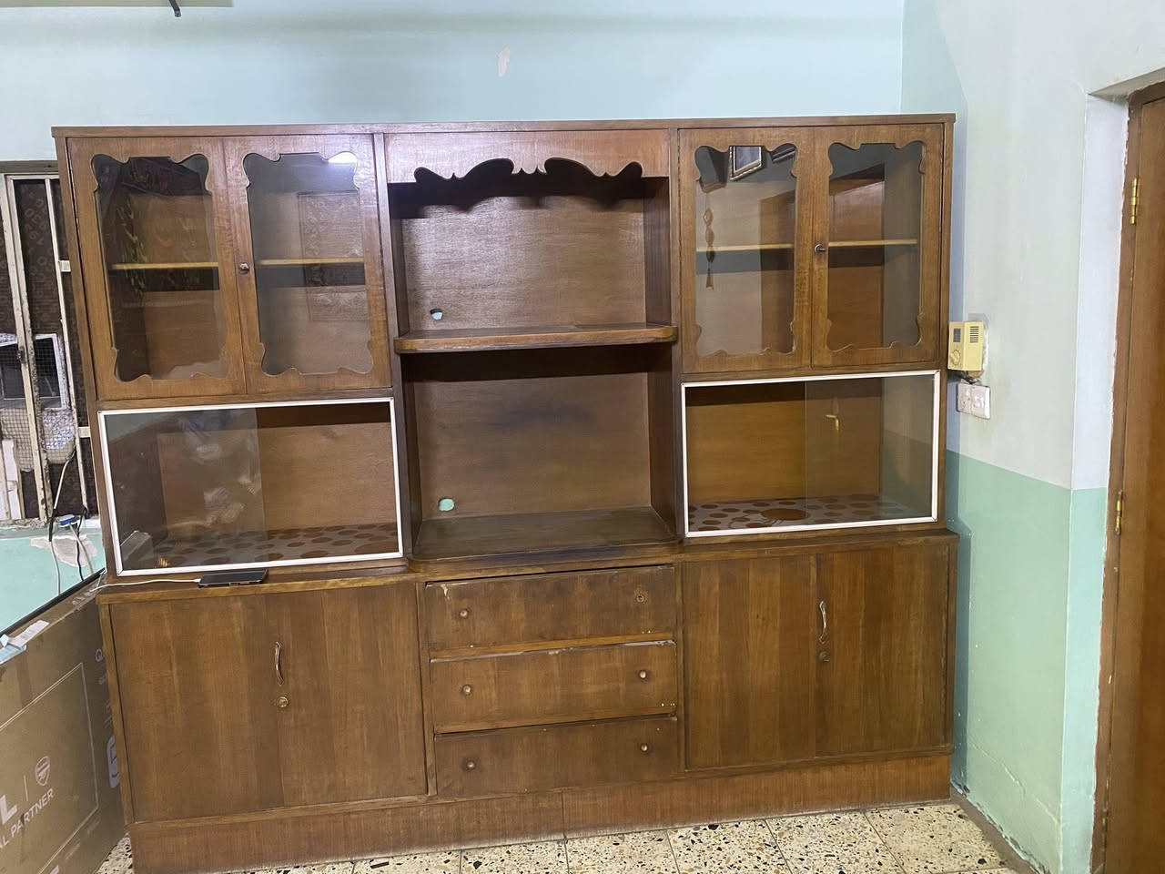 السلام عليكم معرض للبيع سعر٣٠٠ لعنوان بغداد حي لعامل اي سوال تصل على هذا لرقم ***********

