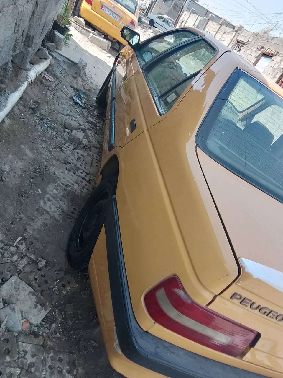 السلام عليكم بيجو لميس موديل 2015 سياره جاهزه مصفره غرامات وهيئه المكان الحريه سياره كهربائياتها كامله تخم تاير جديد السعر 35 واللي يحب يتصل على هذا الرقم والشراي بخير ويتدلل *********** ما متواجد على الفيس اللي يحب يتصل
