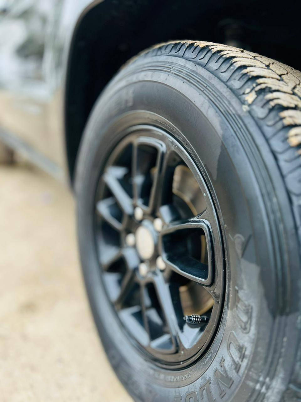 السلام عليكم جيب لاريدو 2016 رقم بغداد بأسمي سنكل محرك 3600 سياره جاهزة السونار مرفق وارد امريكي. السعر 185 وبيها مجال مكان السيارة بابل /جبله  للأستفسار ***********
