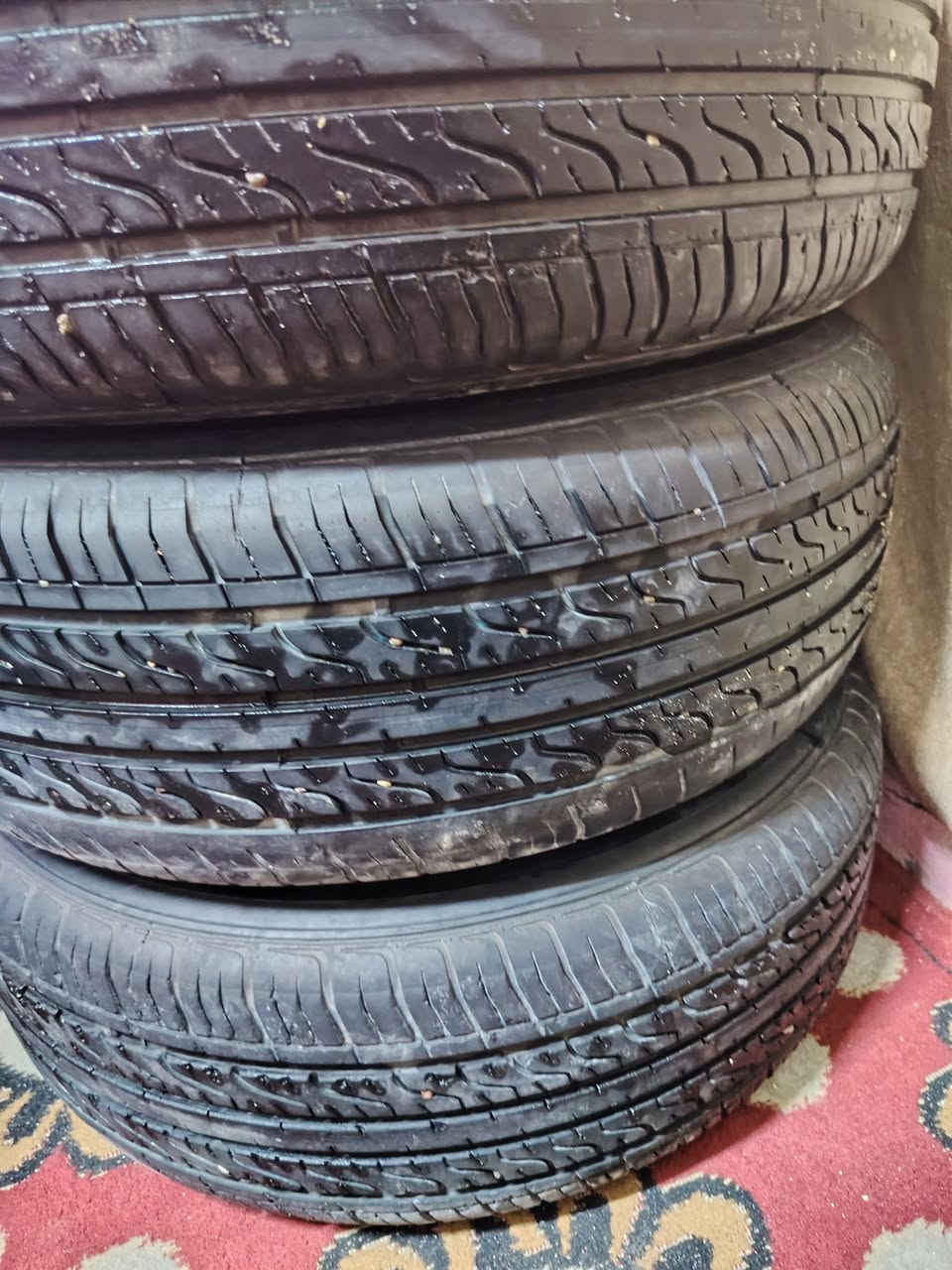 سلام عليكم ويلات للبيع.  حجم 16 هنه وتايراتهن.  انتاج 24 الويل مصبوغ حراري وبي تخم تاير جديد الويل ابو الختم والشفه الطويله مكاني نجف السعر 250 وبيهن مجال ***********
