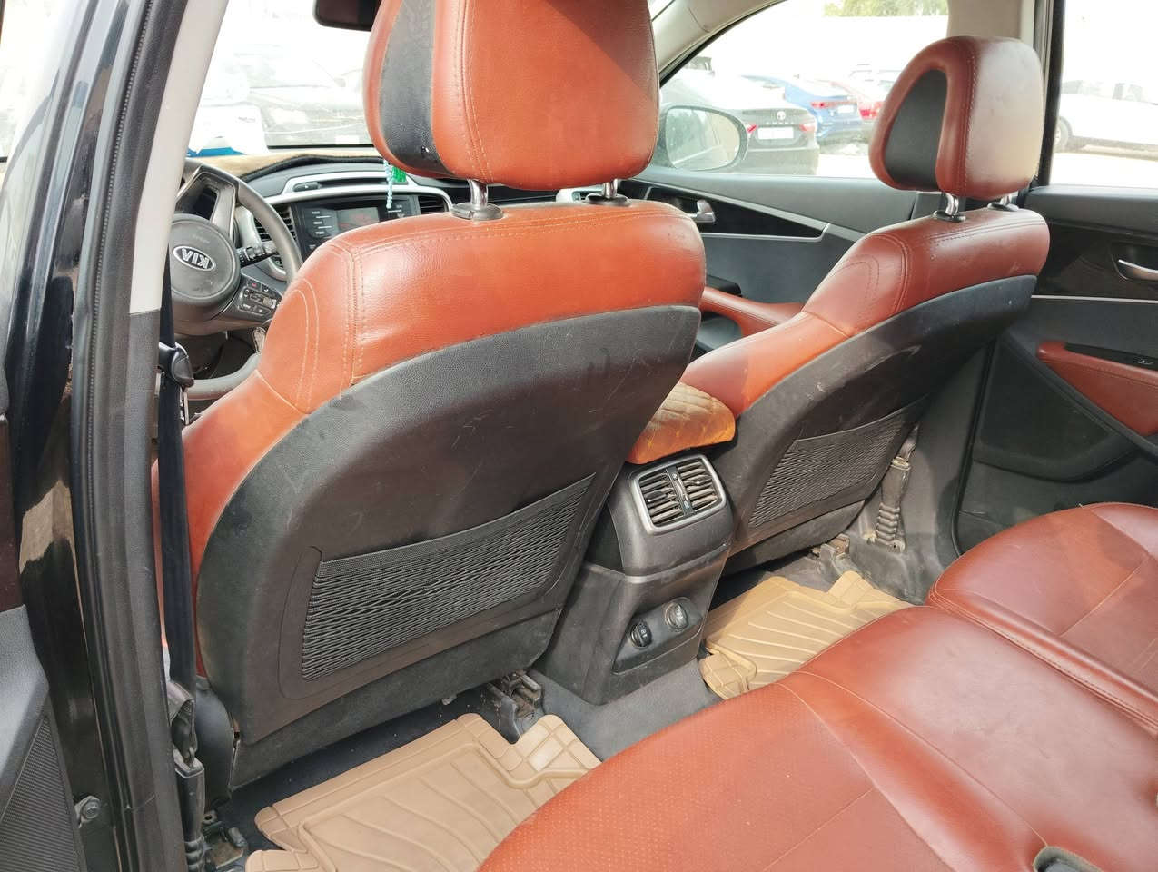 اسلام عليكم ورحمه والله وبركاته 
كيا سورنتو 2016 5 راكب للبيع او امراوس الناصيه بيها 5 قطع صبغ بدون دواخل رقم واسط مكانها بابل نيل ابسمي *********** سعرها 145
