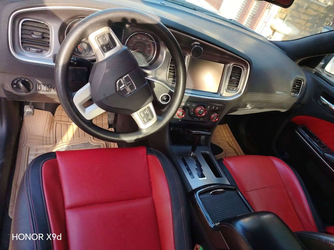 السلام عليكم جارجر مديل ١١
مكينه ٨ مكينه وكير جدد 
منضومه غاز ايطالي شادها بمليون قبل شهرين 
داخل احمر  غرفه مال 18
شاشه جبيره
كلاصات حار بارد  حداديه امامي خلفي جديده 
تخم تاير لايت زنون سعر 135 رقم ***********
