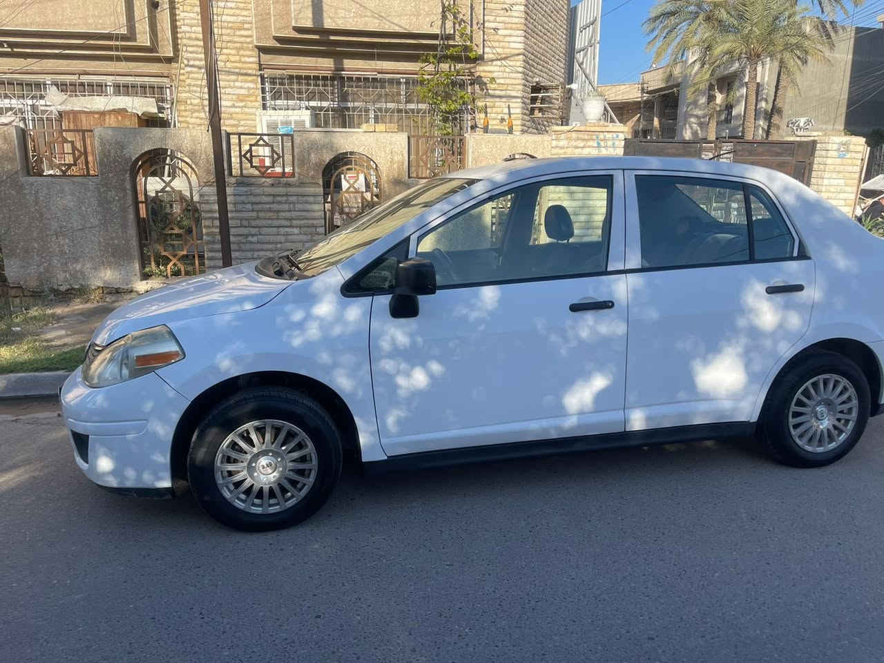 فيرسا 2009 حادث جاملغ ايمن امامي فقط ماشيه 100 حقيقي  كير ومكينه وتبريد وصدر وكهربائيات من كلشي جاهزه ***********   السعر 80
