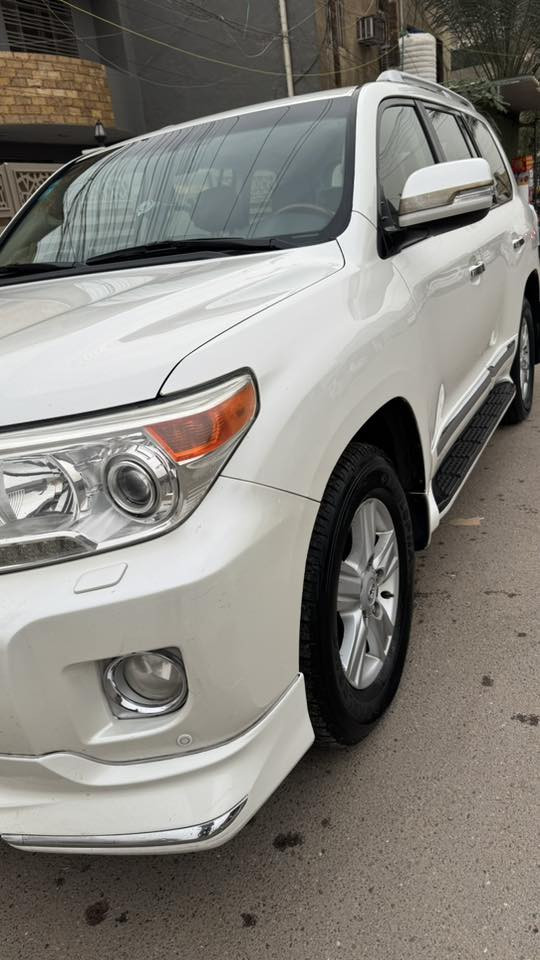 السلام عليكم 
لاندكروز 2013 رقم بغداد ساز اصل بأسمي تحويل ثاني يوم  سياره كفاله عامه حتى الدعاميات ماعدا بارد بسيط بالجاملغ هزة جديده رقم جديد ماشيه ١٧٢ الف معروفه مواصفاتهه
السيارة جديده متصرف عليه ولافلس
اريد مراوس ب 2016 
***********
