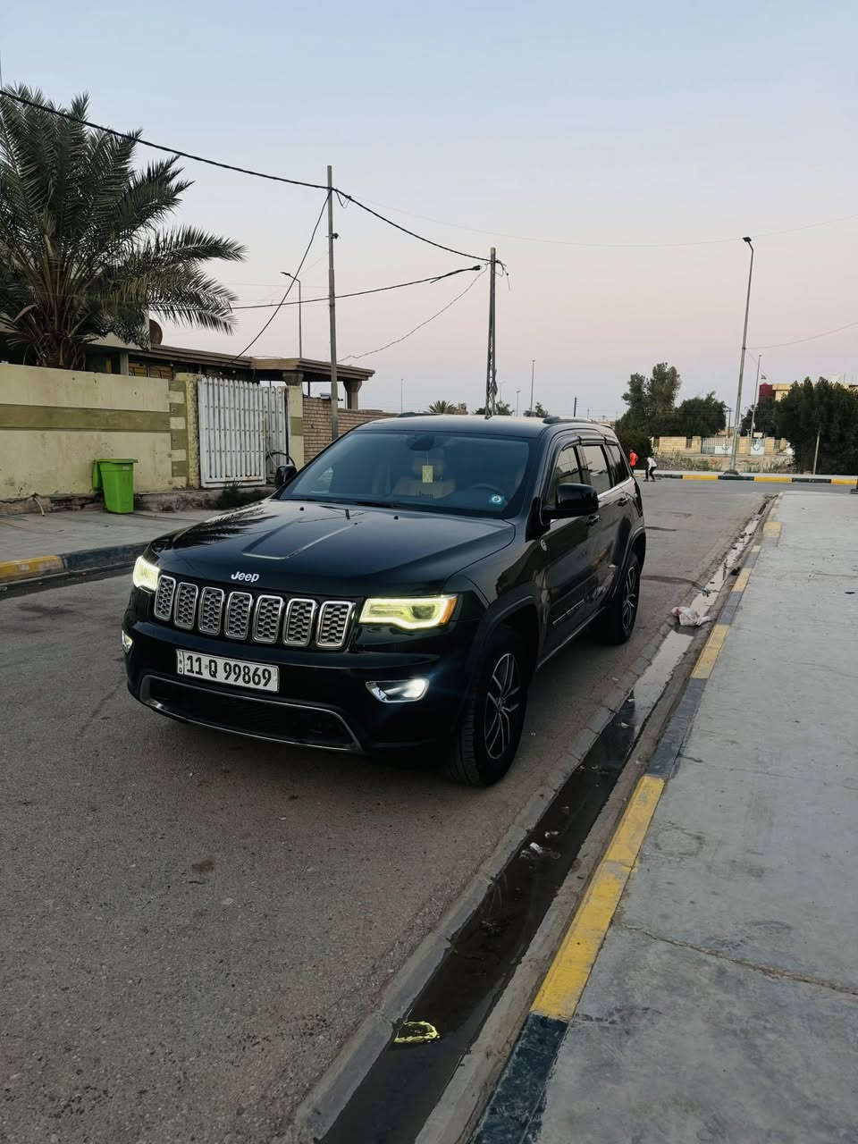 السلام عليكم جيب 2018
وارد امريكي جاملغ وبنيد بدون دواخل شرط السونار 

ماشية 60السيارة جديدة جديدة بمعنه الكلمه داخل عسلي كشنين كهرباء جلد كامره دوارة شاشة كار بلي فور ويل تشغيل عن بعد اطفاء ذاتي بعد بيها اهواي موصفات السعر 190وبيها مجال العنوان العزيزية واسط ***********بيع او مراوس حسب القناعه
