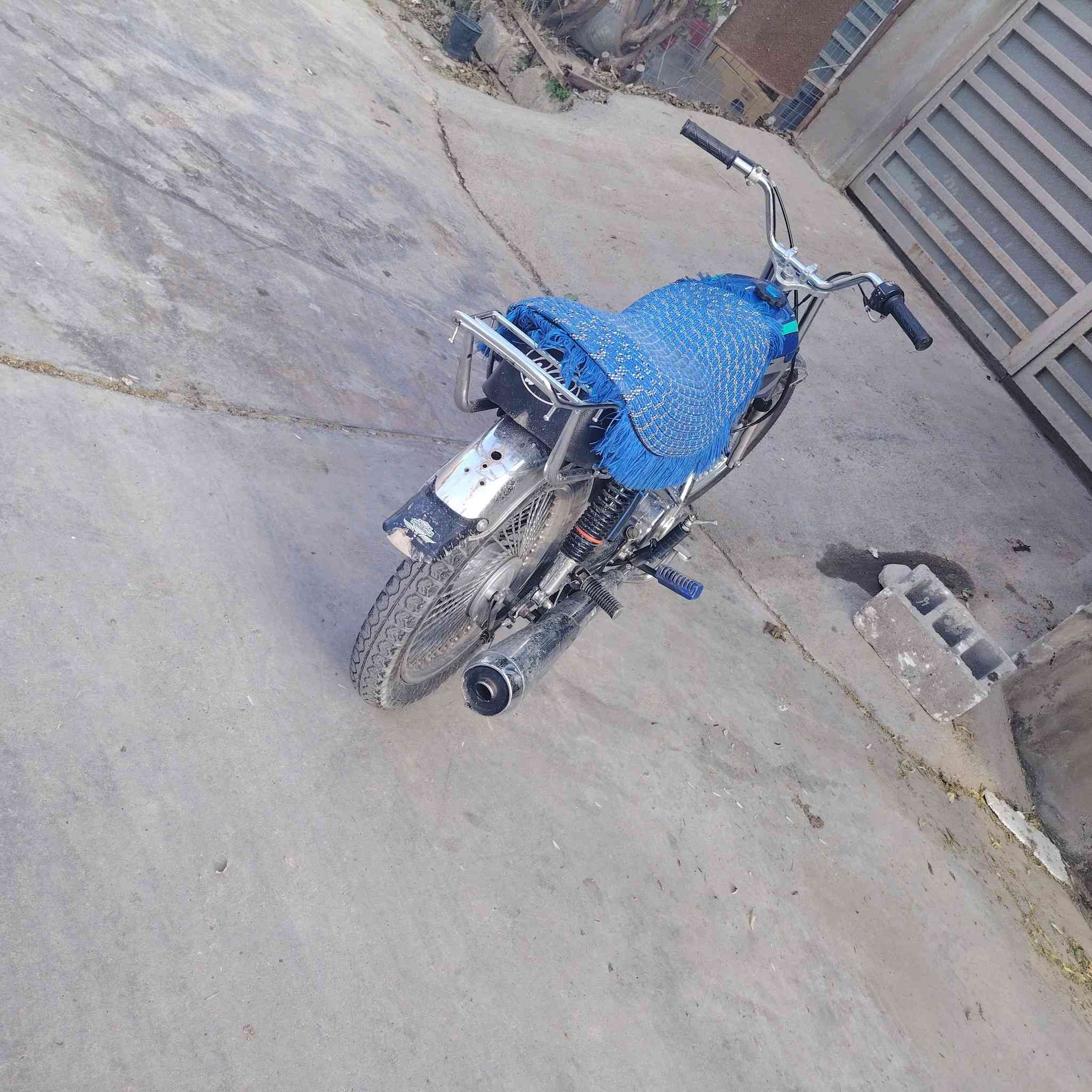 محرك 150 سي سي – 5 قير
تأشيرات جديدة
كشن نوع MKZ جديد
شلعة قوية
مضمونة ترفع على الكير الثاني
صوت محرك ناعم و شلعه  قويه السعر 500 وبي مجال


**إذا كنت صاحب هذا الإعلان وتريد حذفه لأي سبب، رجاءا أرسل رسالة إلى الدعم الفني**