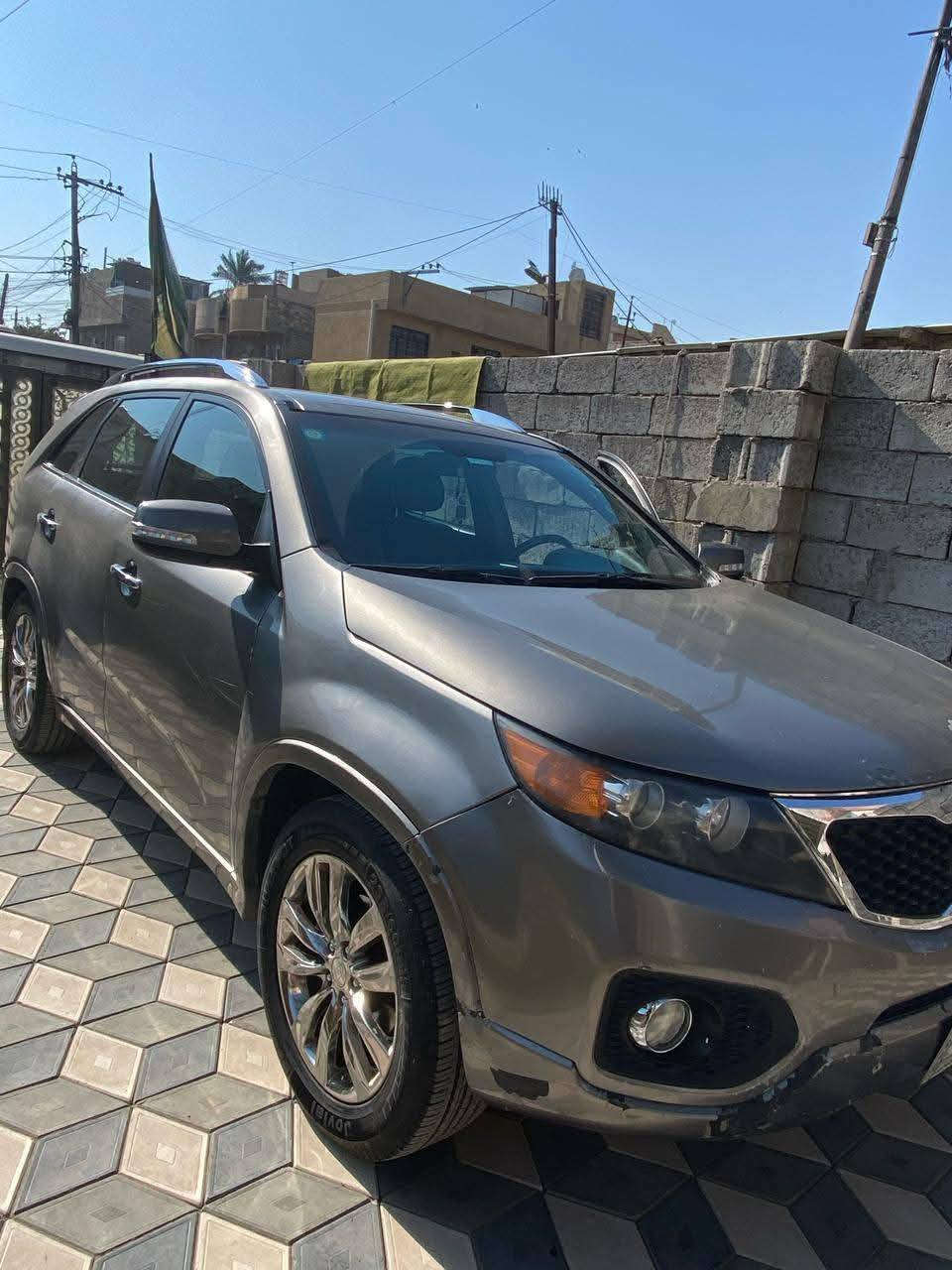 كيا سورنتو موديل ( ٢٠١٢ )
وارد أمريكي فول مواصفات 
فتحه سقف
تحكمات ستيرن
اشاير بالمري
محرك 6 سلندر ٣٦٠٠
7 راكب 
كير محرك خير من الله سياره مال بيت يشهد الله وعلى أيدي
السياره بأسمي 
بيها جراد مثل ما موضح بالصور 
و السونار مرفق أيضا 
السعر ( 130 ) وبيها مجال
*********** 
مكان السياره بغداد بغداد الجديده
