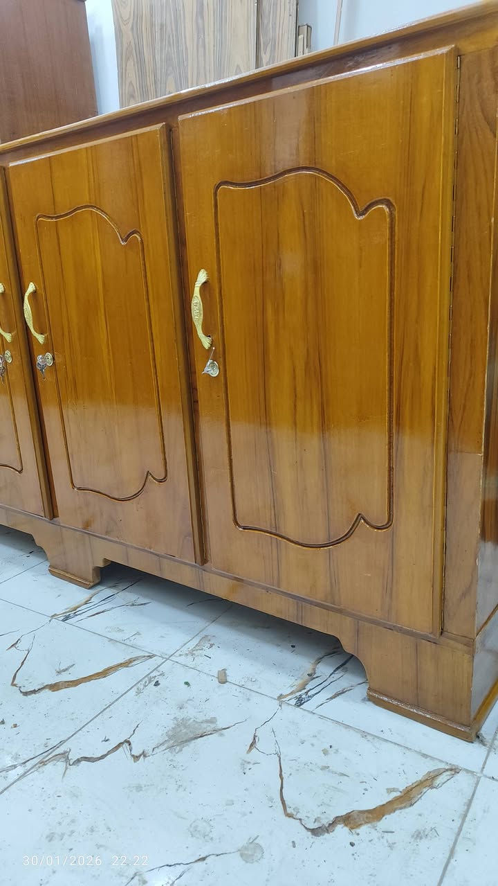 معرض نجارة المنتضر 
بوفية مستخدمة تزكام شغل درجة اولى نضافة 100% 
بسعر 125 الف 
واسط قضاء الحي شارع الشباب 
***********.   عادل
