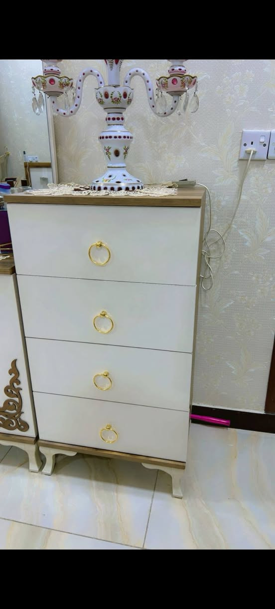 غرفه نوم ٨ قطع اخت الجديده مخزن الجربايه شخط مبيها ٥٠٠ الف بيها مجال قليل جدا مكانها بغداد الحبيبيه قرب ساحه الحمزه شراي يراسلني خاص


**إذا كنت صاحب هذا الإعلان وتريد حذفه لأي سبب، رجاءا أرسل رسالة إلى الدعم الفني**