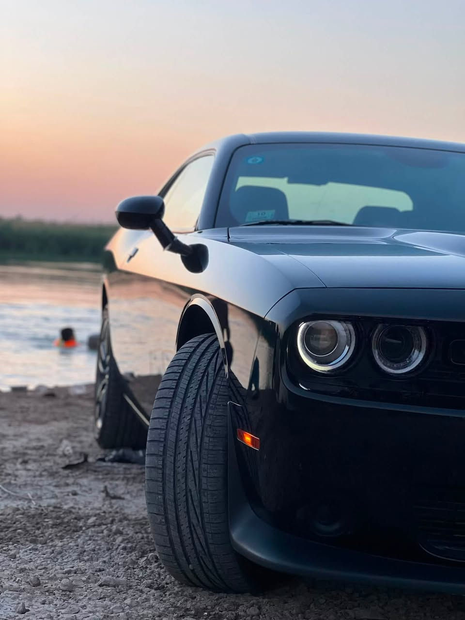 .
🚗 للبيع | Dodge Challenger GT Plus موديل 2023 🔥
إذا كنت تبحث عن سيارة تجمع بين الهيبة، الأداء، والفخامة، فهذه فرصتك.
✅ دوج تشالنجر GT Plus - موديل 2023
محرك V6 سعة 3.6 لتر
قوة 303 حصان
ناقل حركة أوتوماتيك 8 سرعات
مقاعد جلد فاخرة مع تدفئة وتبريد
شاشة كبيرة مع Apple CarPlay وAndroid Auto
كاميرا خلفية وحساسات
جنوط رياضية قياس 20 إنش
السيارة نظيفة جدًا وجاهزة للاستخدام
بدون أي ملاحظات
💥 سيارة عضلية بتصميم أمريكي أيقوني، تجمع بين الراحة والقوة والأداء المميز. مواصفات GT Plus تشمل تجهيزات فاخرة مع محرك V6 بقوة 303 حصان وناقل حركة أوتوماتيكي من 8 سرعات.
* السيارة مرقمه الفلوجة حاليا. 
*سياره فول من عدى الفتحه.
*ماشيه 38 كيلو حقيقي. 
* مكان السيارة بغداد الدورة
*حادث ربع جاملغ خلفي بجم كبس. 
📞 للاستفسار أو المعاينة راسلني على الخاص أو اتصل مباشرة على 

...... ***********......

الجادون فقط،
