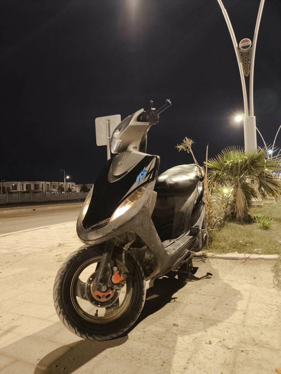 ماكس عدله ياباني 120
دراجه (كفاله عامه من كلشي) 
كفرات بلادي ختم واحد 
 فوول ملاح علا وضع الرمبه 
كامله من كلشي  كهربائيات  هندر اشاير سكنات عدادات ما بيه اي نقص عينه لونين 
شراي يتصل 
واتساب 
***********
المكان
    بصرة----تنومة
